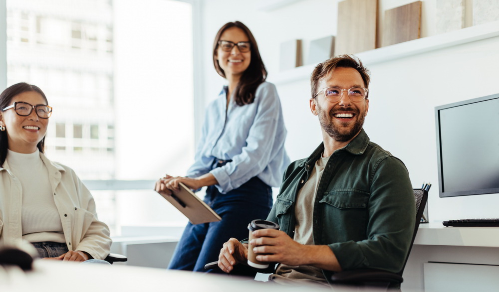 3 Personen bei der Arbeit